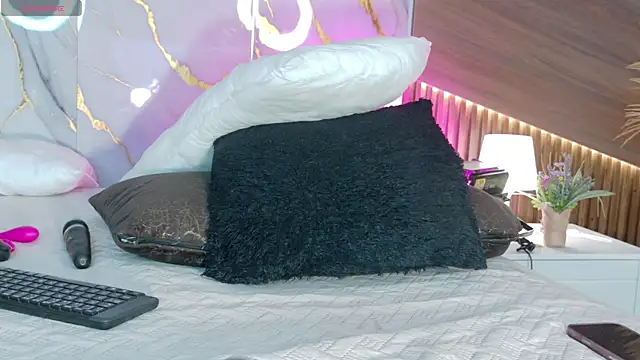 DollyBrowncc webcam