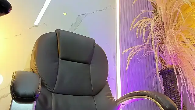 Mila_Leon webcam