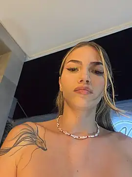 EmmaJhoons webcam