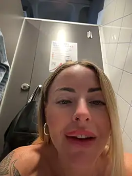 EmaSalis Live Webcam on Stripchat