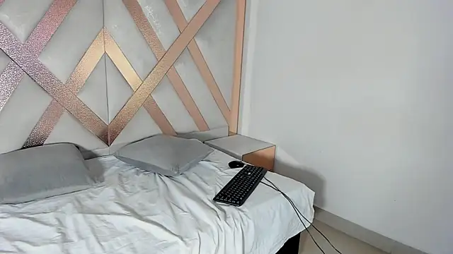 mila_evanss webcam