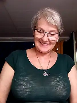irinamaux live cam on StripChat