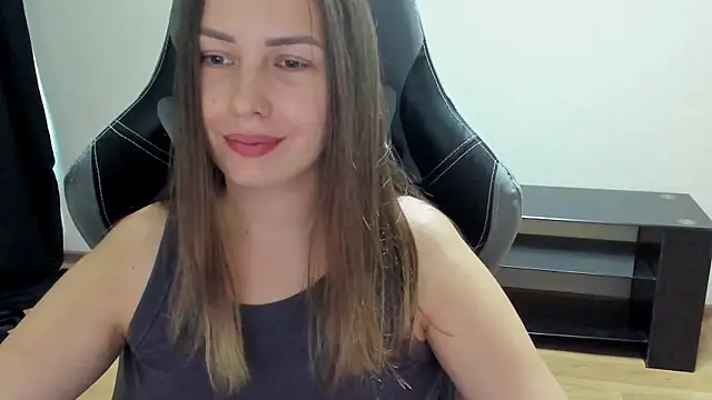 Mia_shy1 webcam