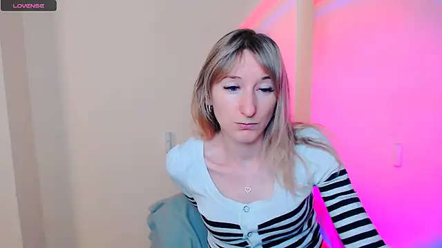 AmandaSell live cam on StripChat