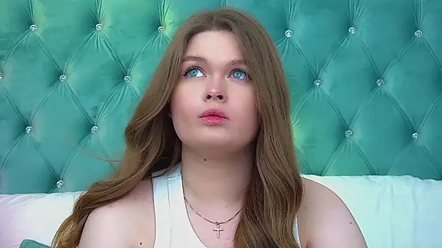 CrystalLyons live cam on StripChat