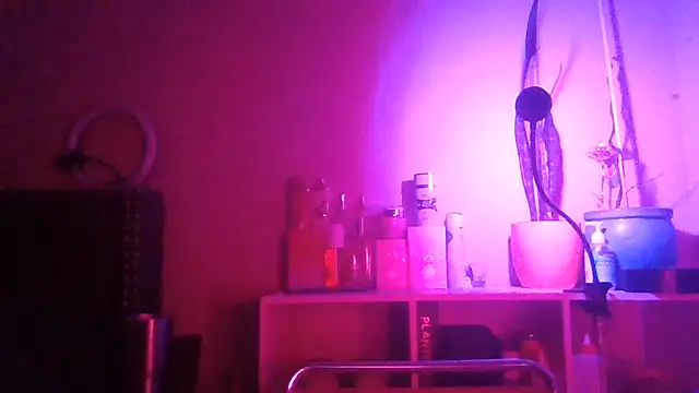 1n0nlythroat live cam on StripChat