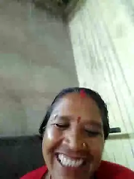 Loomaraj live cam on StripChat