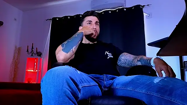 MightyAaron66 webcam