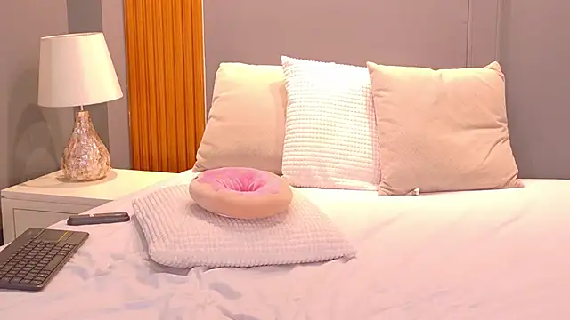 Juliana_Valencian webcam