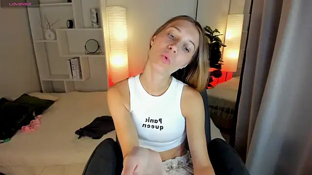 LauraPurr webcam