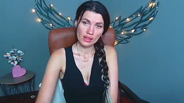 MilaLoona webcam