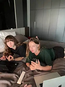 Nura_n_Sarah webcam