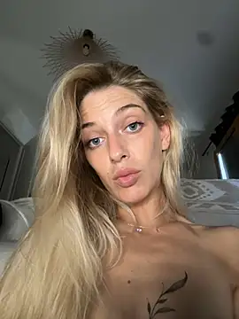 Bellalolahot webcam