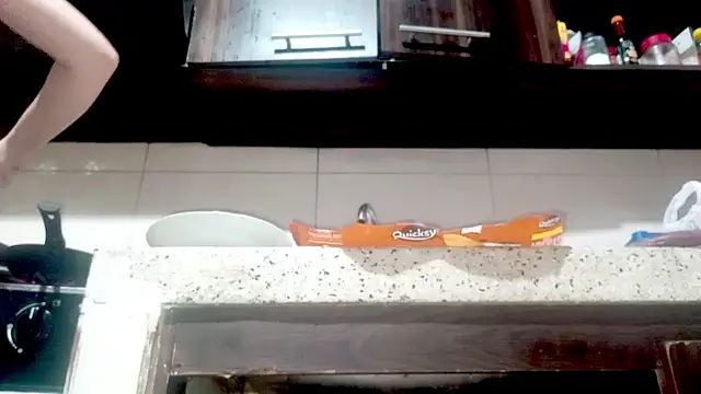 PetiteIvoryQueen19 webcam