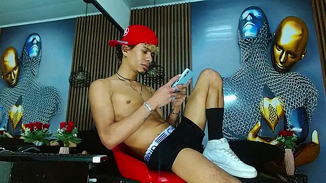 Skinny_cute_Alyer webcam