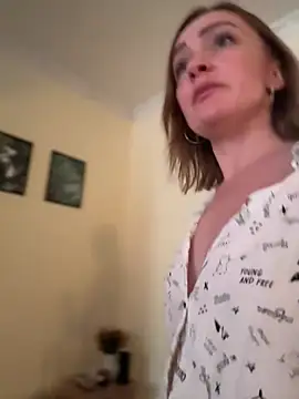 GoldenGoddess- webcam