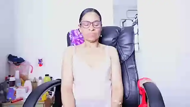 Aries_Mature webcam
