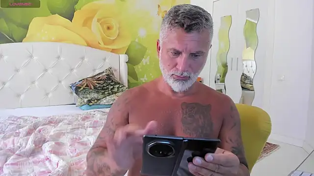 BlowMyXXL Live Web Cam Show