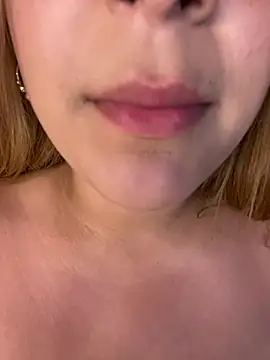 MiaAdams21 Live Web Cam Show