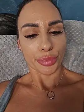 KatiaDivine webcam