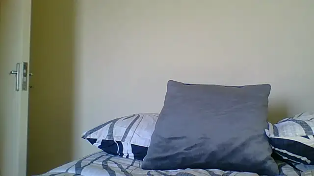 NAUGHTYSHALOTXX webcam