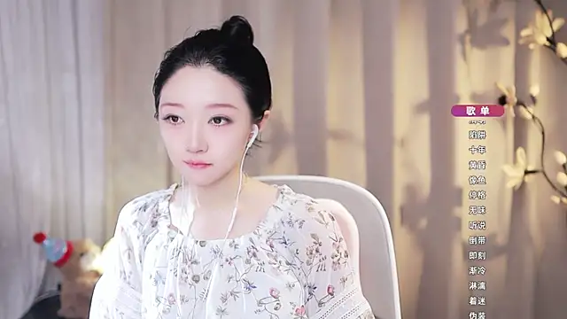 Zoe-99 webcam