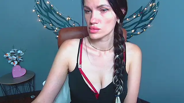 MilaLoona webcam