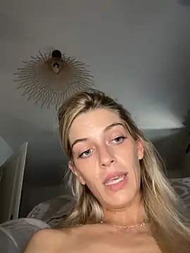 Bellalolahot webcam