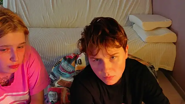 two_gerls_here webcam