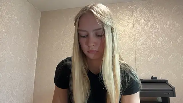 blondegirl2026 webcam
