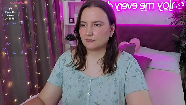 FeralPeach webcam