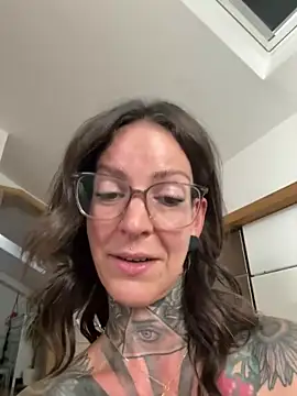 BrownieyQueen webcam