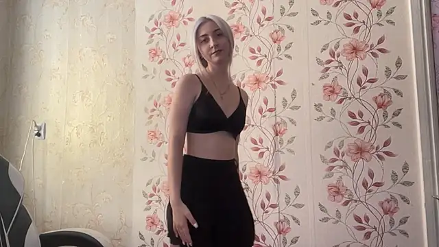WhitePowerGirl webcam