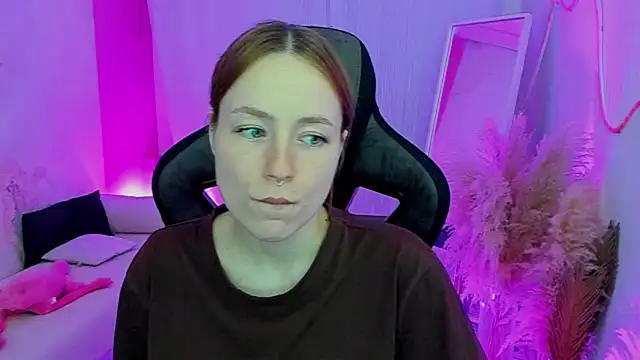DamnWitchh webcam