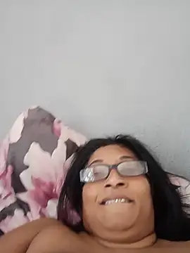 MatureIndianMamixx webcam