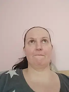 BustyLadyAlma webcam