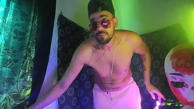 Guyst049 webcam