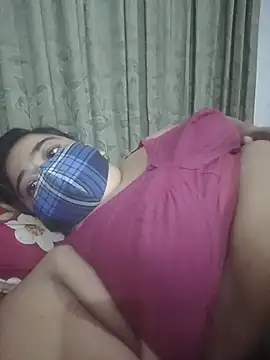 momo_loves webcam
