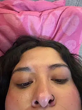 Nailealipsglossy webcam