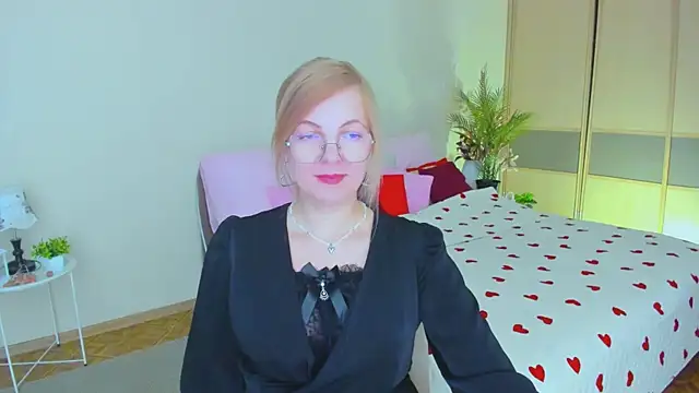 YourUniverser live cam on StripChat