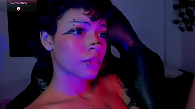 Anny_Kiitty live cam on StripChat
