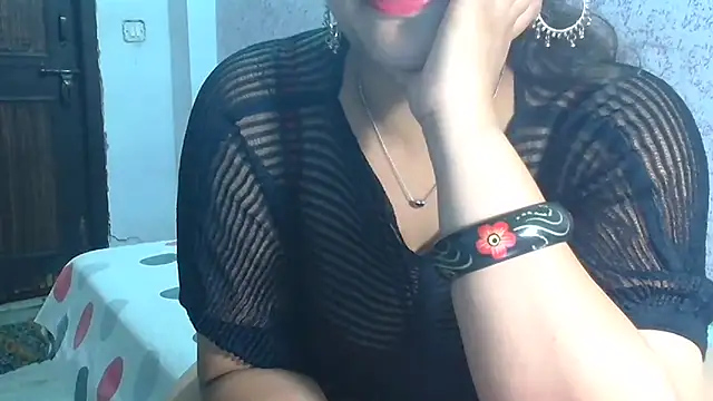 SimmiQueen_77 webcam
