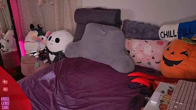 Angel-Lewd-Cake webcam