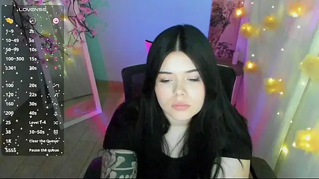 Mona_Esty webcam