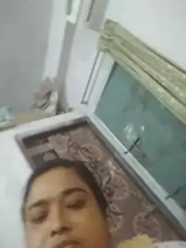 momo_loves webcam