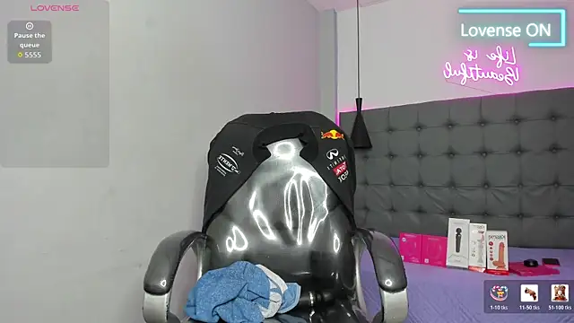 scarletcherry18 webcam