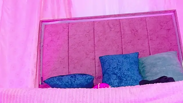 Sarahis_Valentina webcam