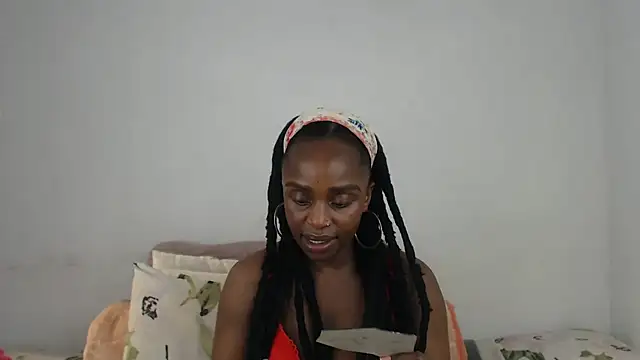 Jah-Queeny webcam