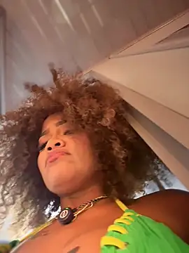 riri_brunnete webcam