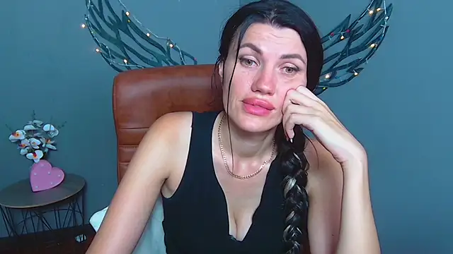 MilaLoona webcam